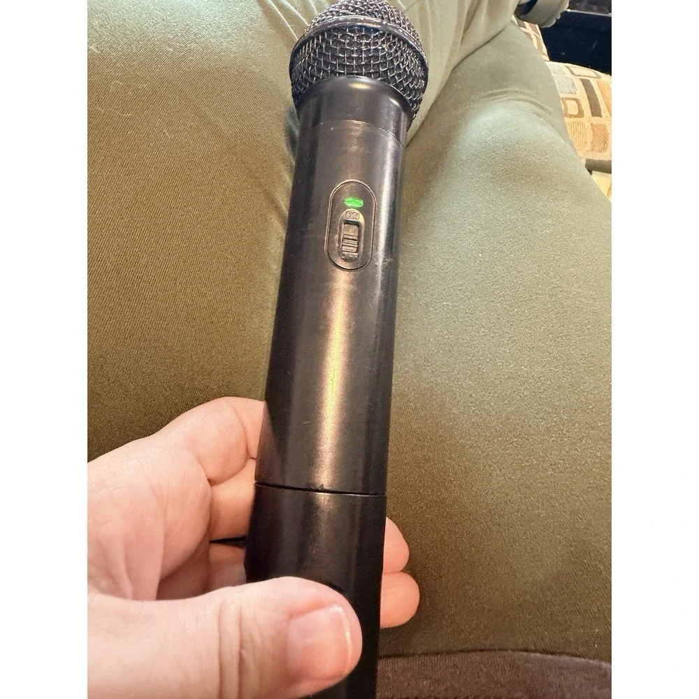 Samson Stage V466 Vocal Wireless System W/ 2 Microphones No Power Cords